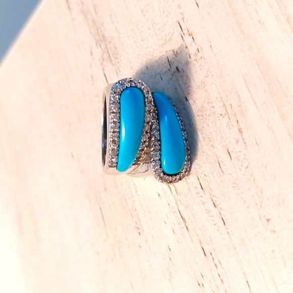 Elegant Turquoise and Silver Ring - Picture 3 of 6